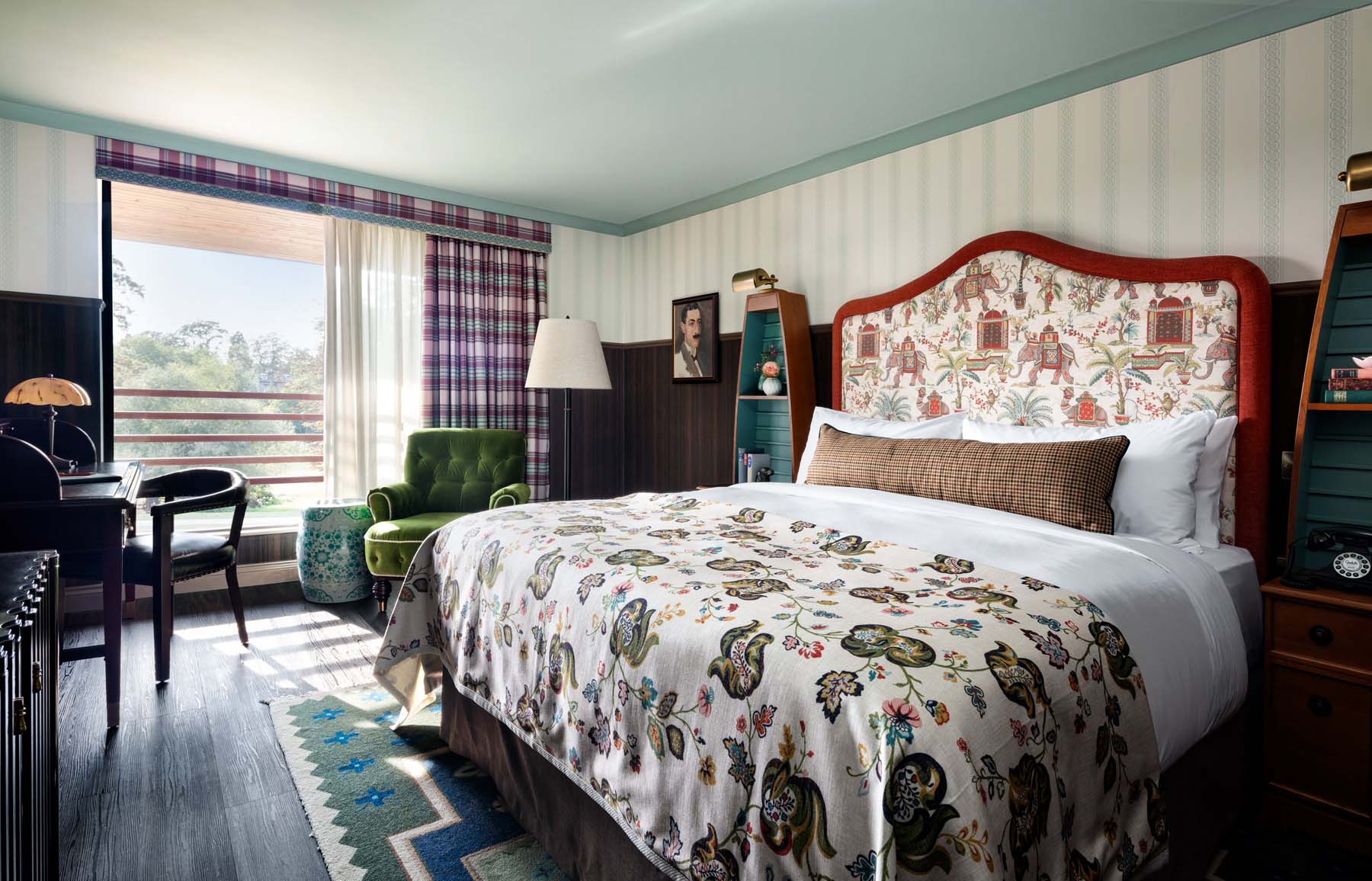 King Graduate Room with Riverview 