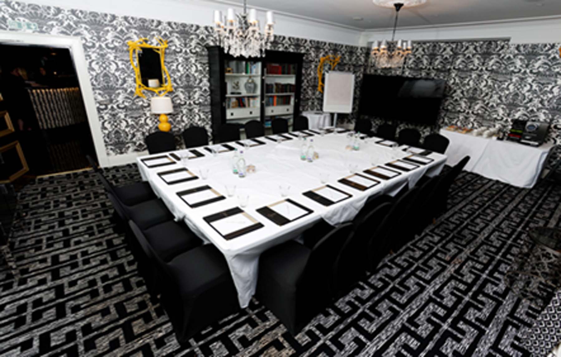 Camellia Lounge